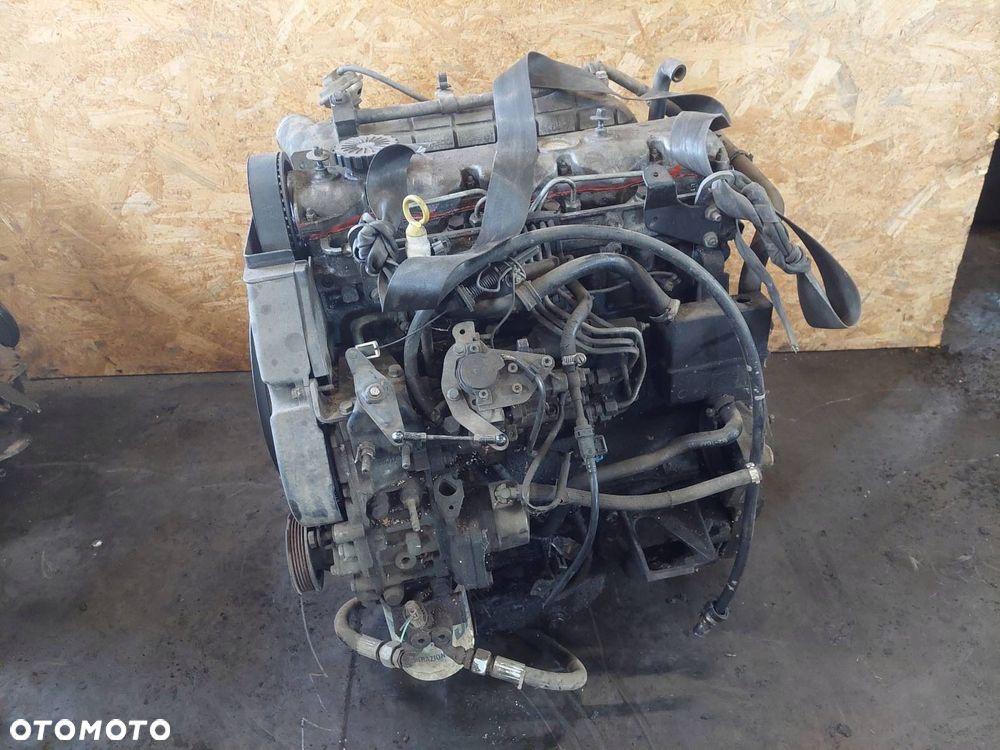 SILNIK DIESEL + UKŁAD WTRYSKOWY RENAULT TRAFIC I LIFT 8140.67 2.5 D - 3