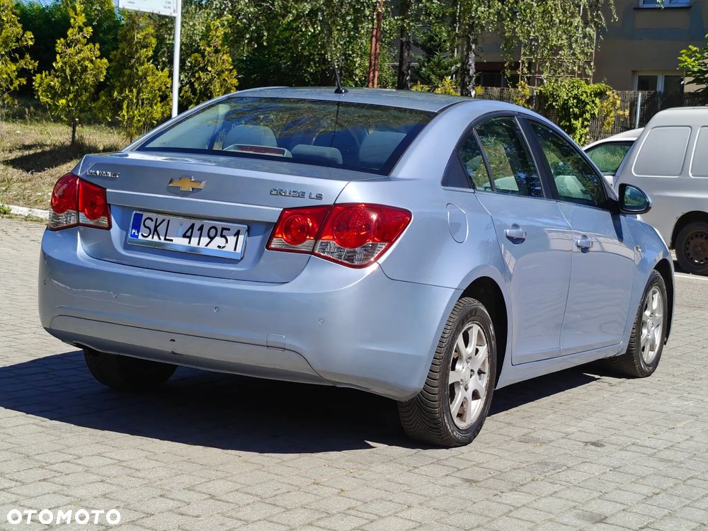 Chevrolet Cruze 2.0 LS - 26
