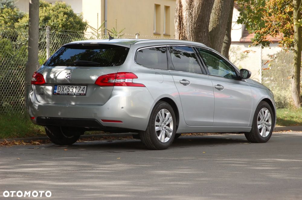 Peugeot 308 BlueHDi FAP 120 EAT6 Stop&Start Allure - 22
