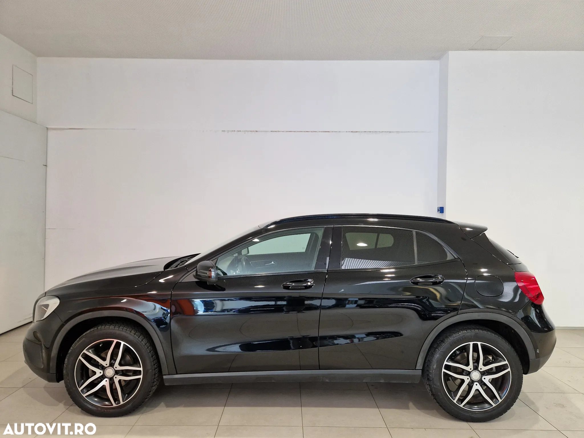 Mercedes-Benz GLA 200 d Aut. - 2