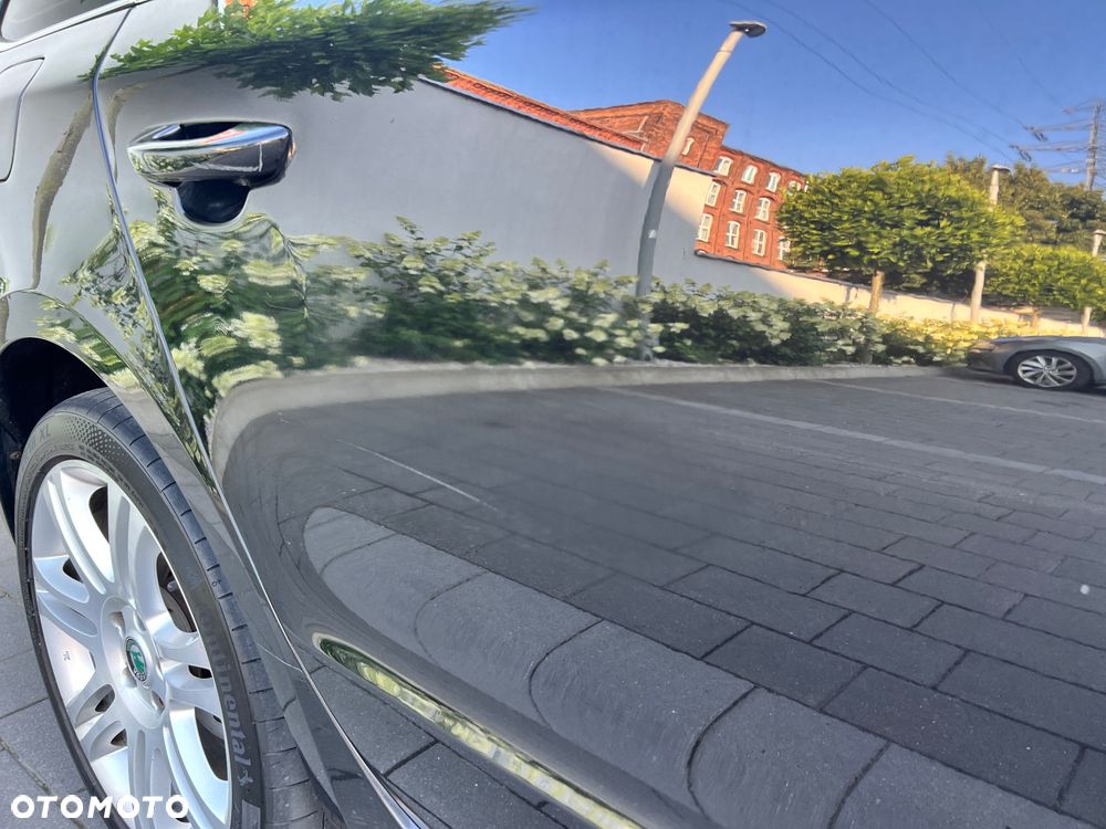 Skoda Superb 2.0 TDI Elegance DSG - 25