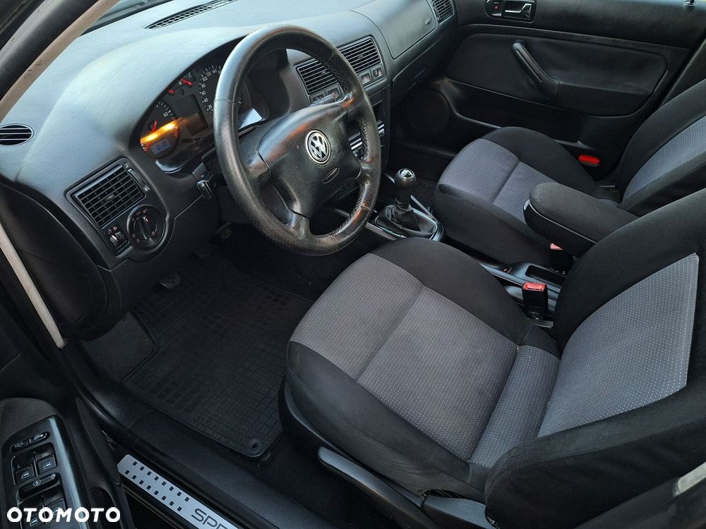Volkswagen Golf - 8