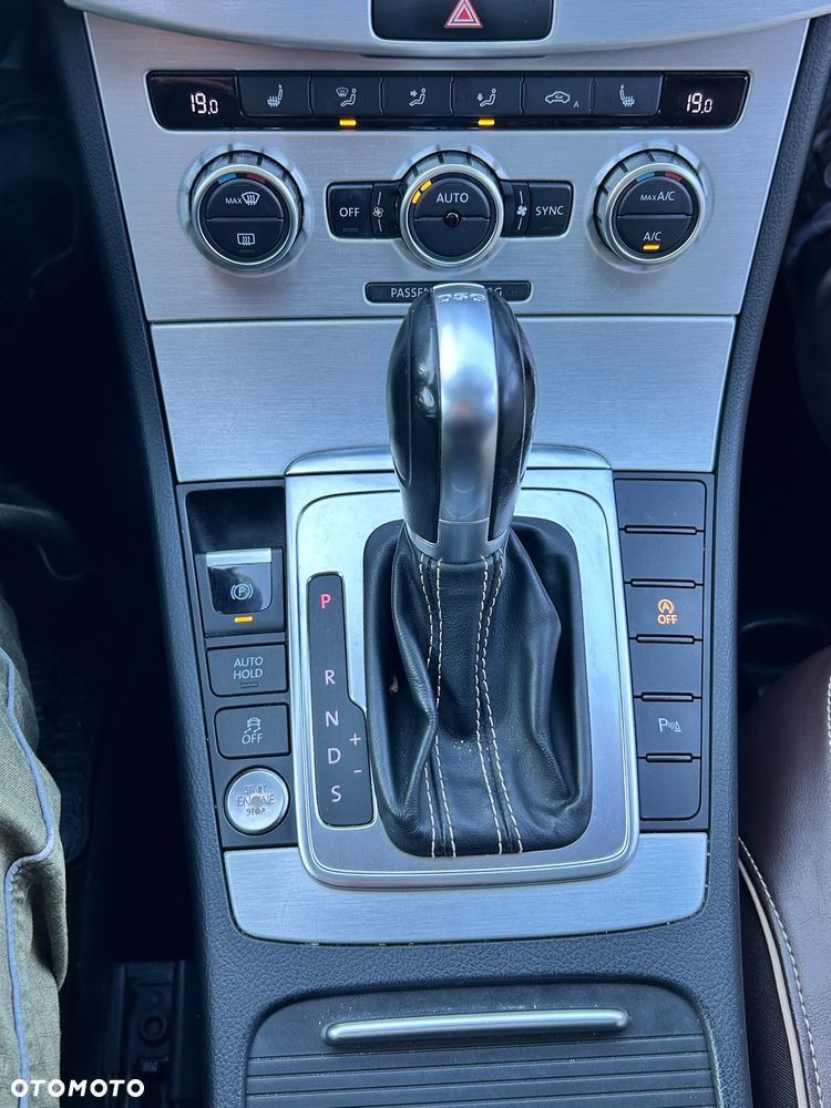 Volkswagen Passat 2.0 TDI Highline R-Style DSG - 20