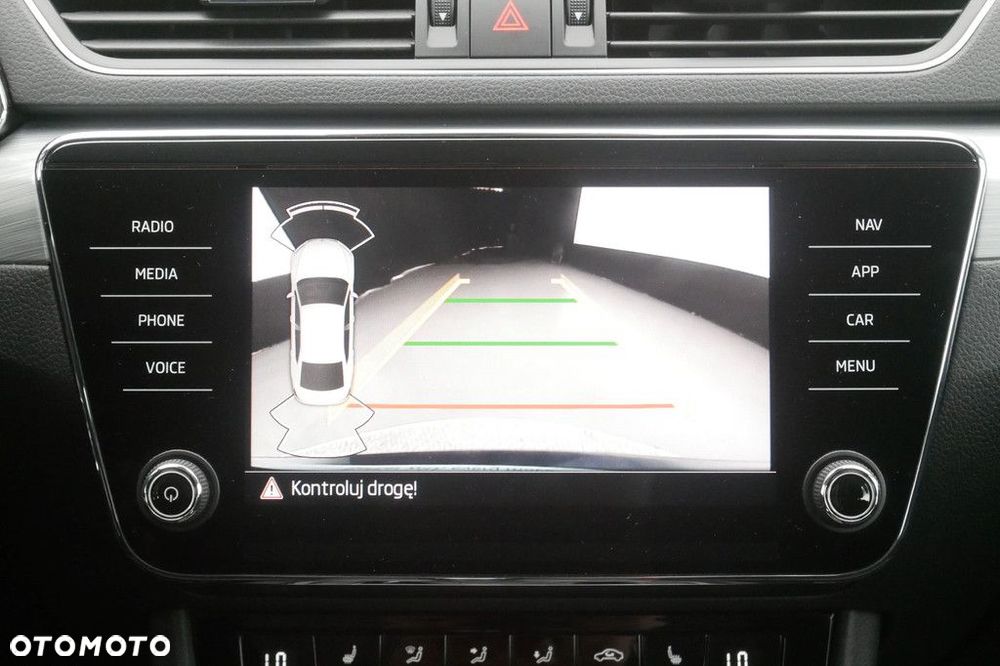 Skoda Superb 2.0 TDI SCR Ambition DSG - 21