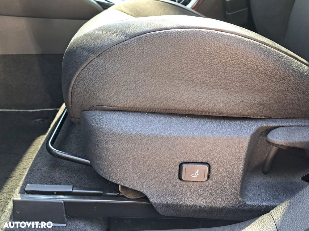Toyota Corolla 2.0 HSD Dynamic interior Negru - 10