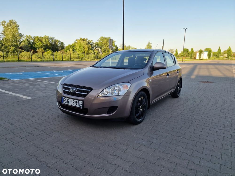 Kia Ceed - 30