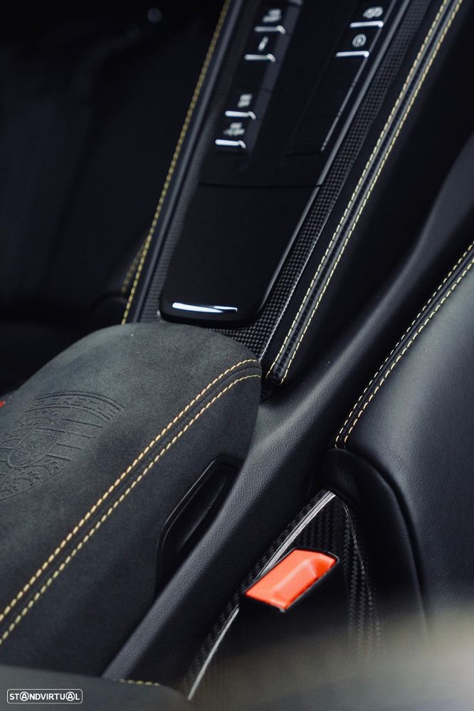 Porsche 718 Cayman GT4 PDK - 13