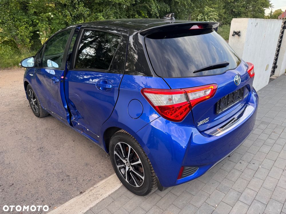 Toyota Yaris Hybrid 100 Premium - 5