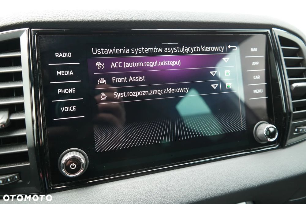 Skoda Karoq 1.5 TSI ACT 4x2 Sportline DSG - 28