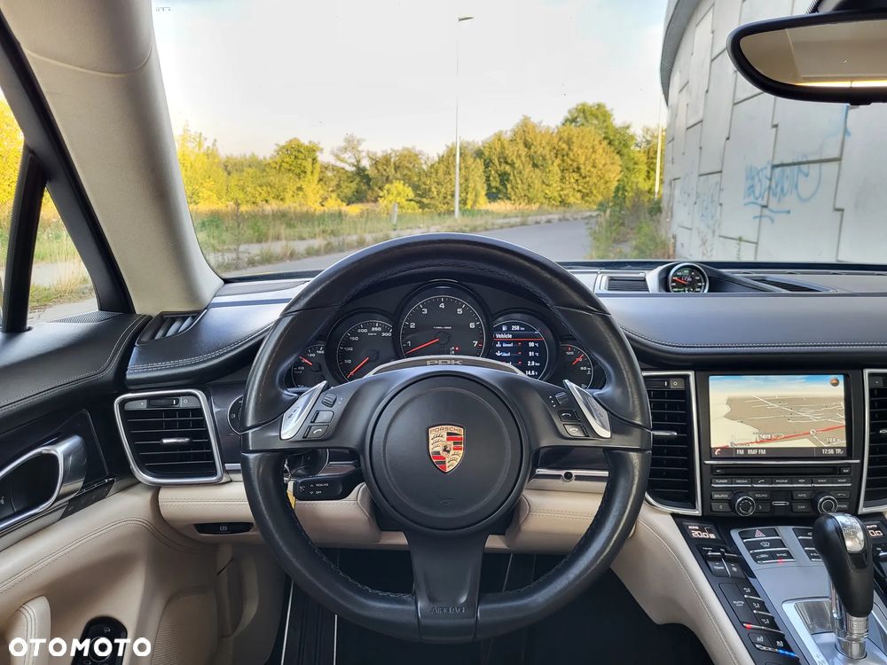 Porsche Panamera PDK - 10