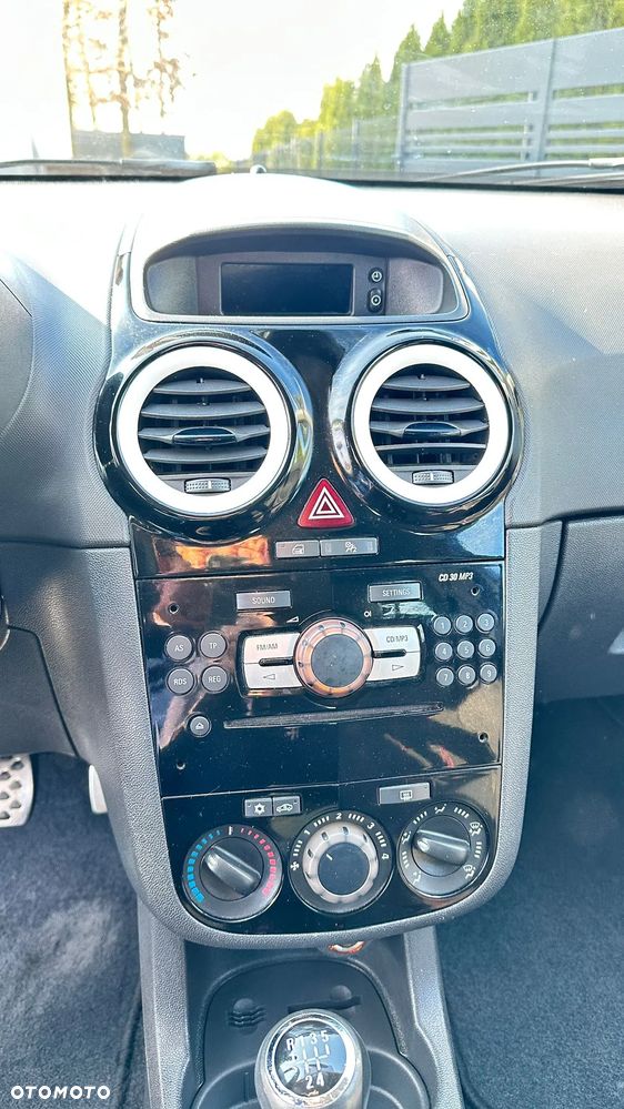 Opel Corsa 1.4 16V Enjoy - 9