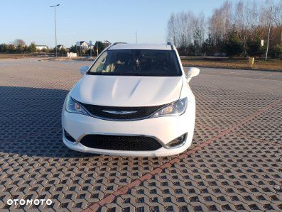 Chrysler Pacifica - 1