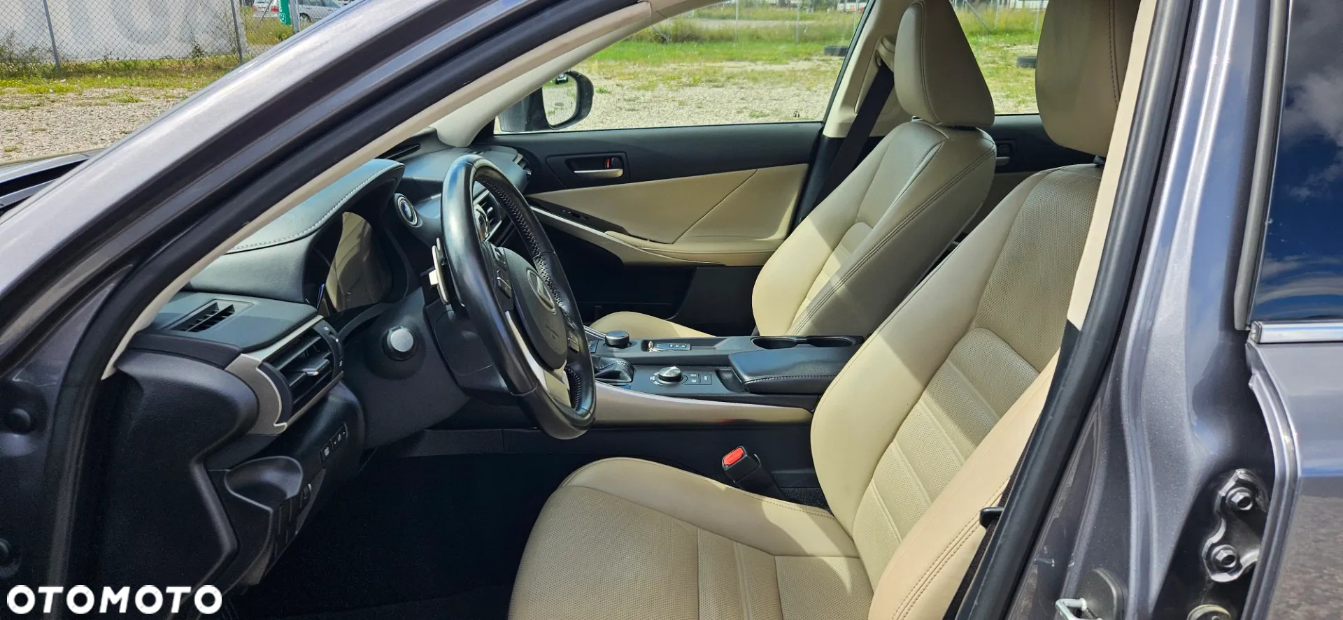 Lexus IS 300h Business Edition - 18