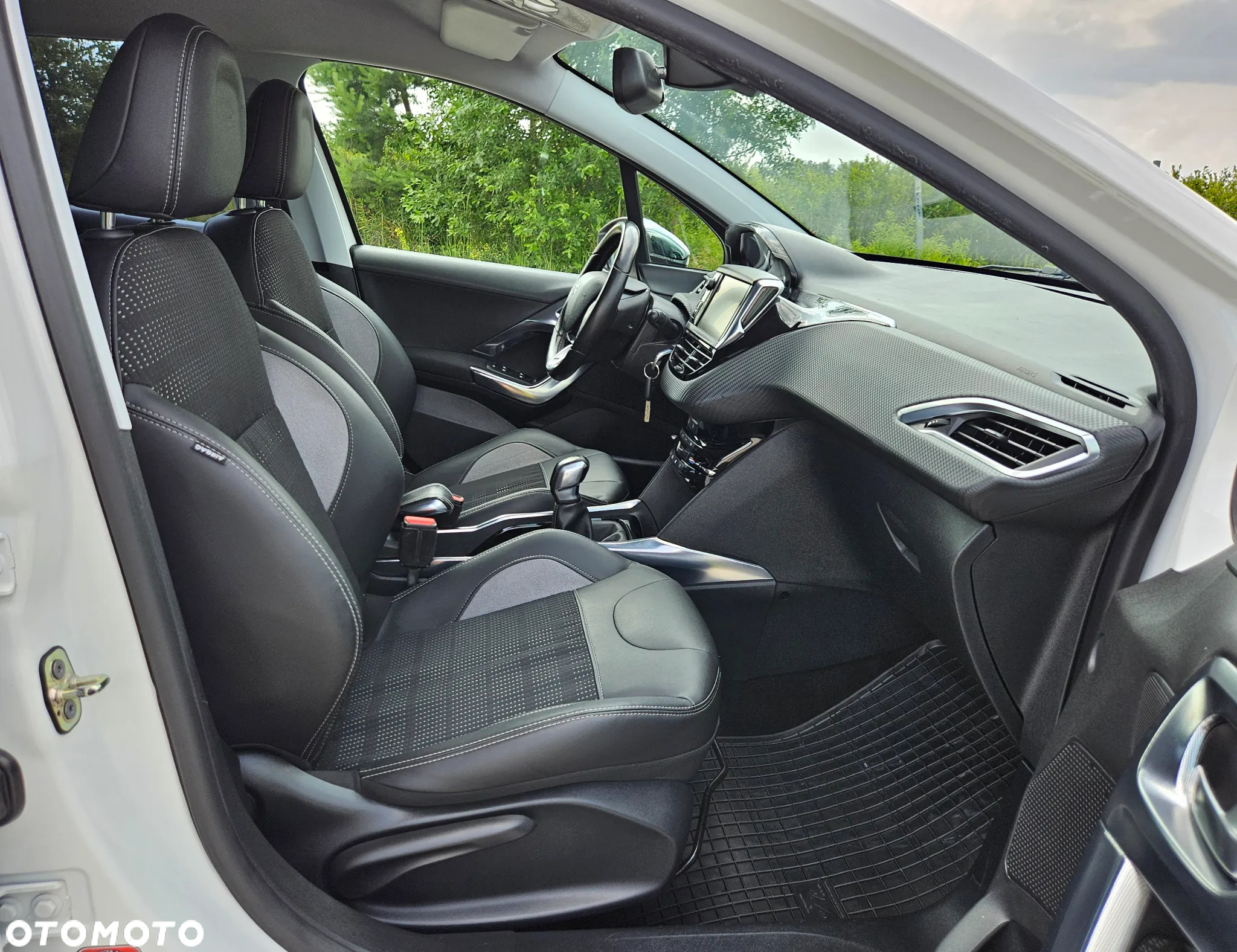 Peugeot 2008 1.6 e-HDi Allure S&S - 16