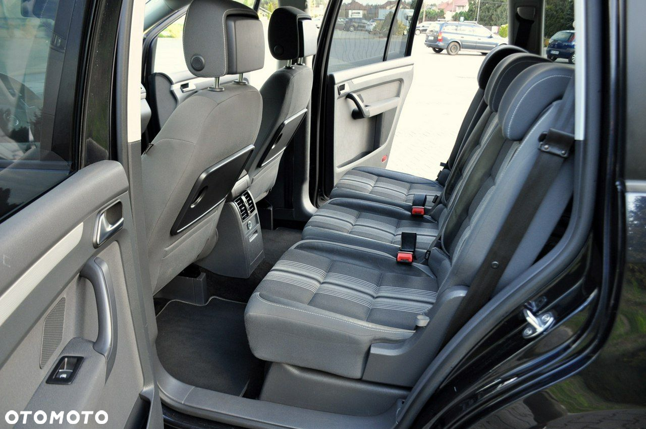 Volkswagen Touran - 21