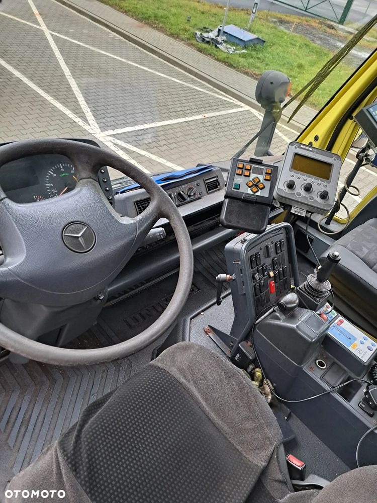 Mercedes-Benz Unimog U400 - 3