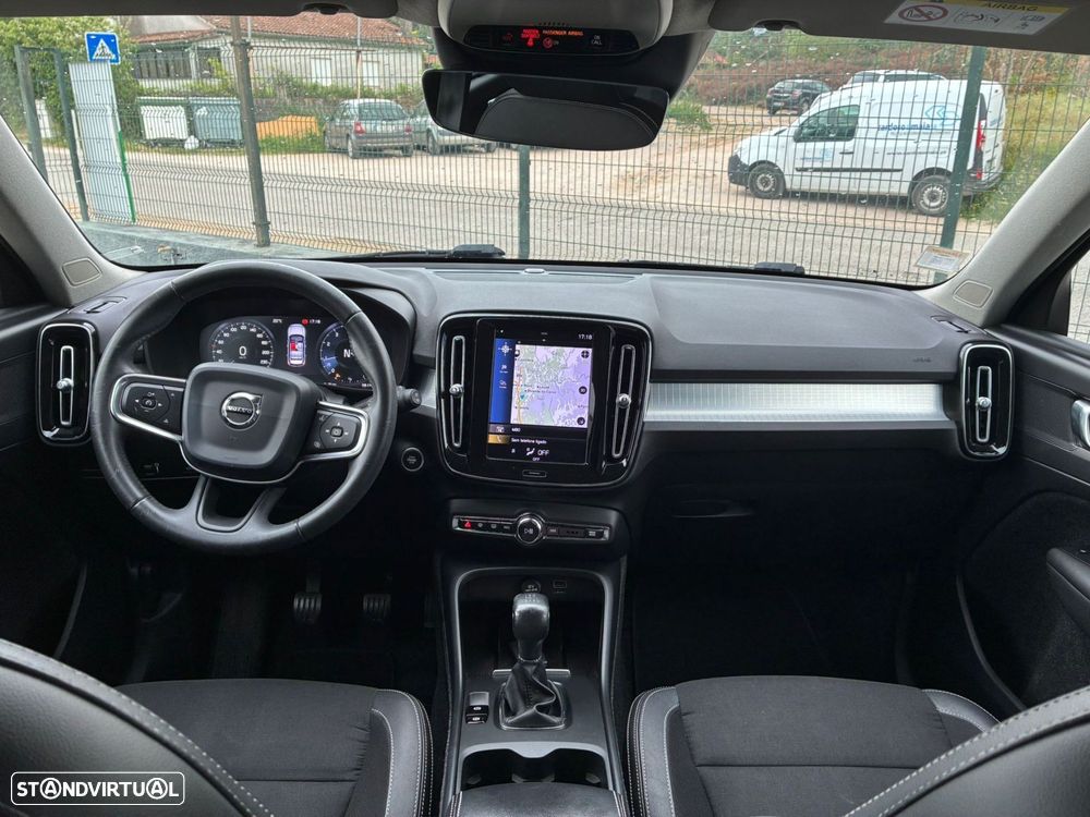 Volvo XC 40 1.5 T3 Momentum Tech Edition - 27