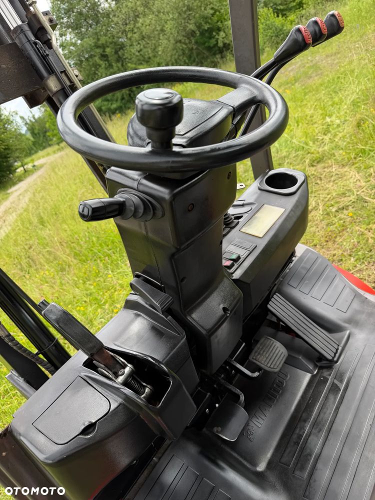 Manitou MI25D Wózek Widłowy 2,5 tony. Posuw Hydrauliczny. tylko 2500mtg. Maszt triplex. Wolny skok! Wysokość Podnoszenia 5 metrów. Jak nowy z Salonu. Pochodzi z Norweskiego Gospodarstwa! Aktualne przeglądy DEKRA i serwisy!  Silnik Yanmar. Małe gabarety bardzo zwrotna maszyna! Zero luzów wycieków i zniszczeń. OKAZJA. Pełny ORYGINAŁ! Rok Prod. 2014. Oświetlenie. OKAZJA - 19