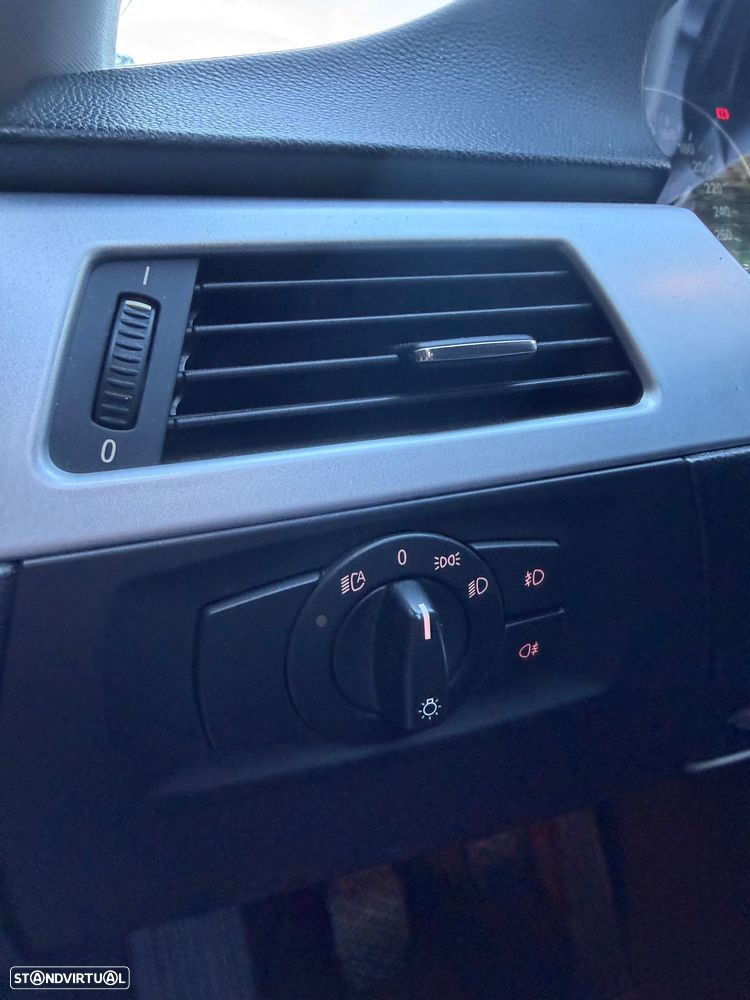 BMW 330 d - 18