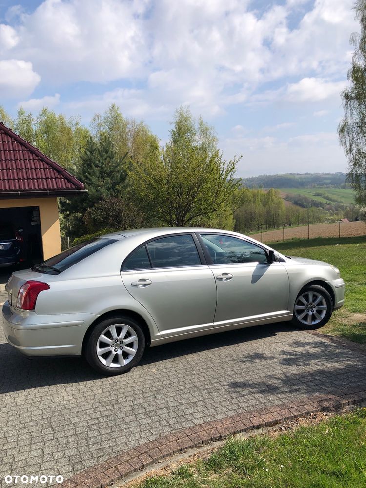 Toyota Avensis 2.0 D-4D - 17