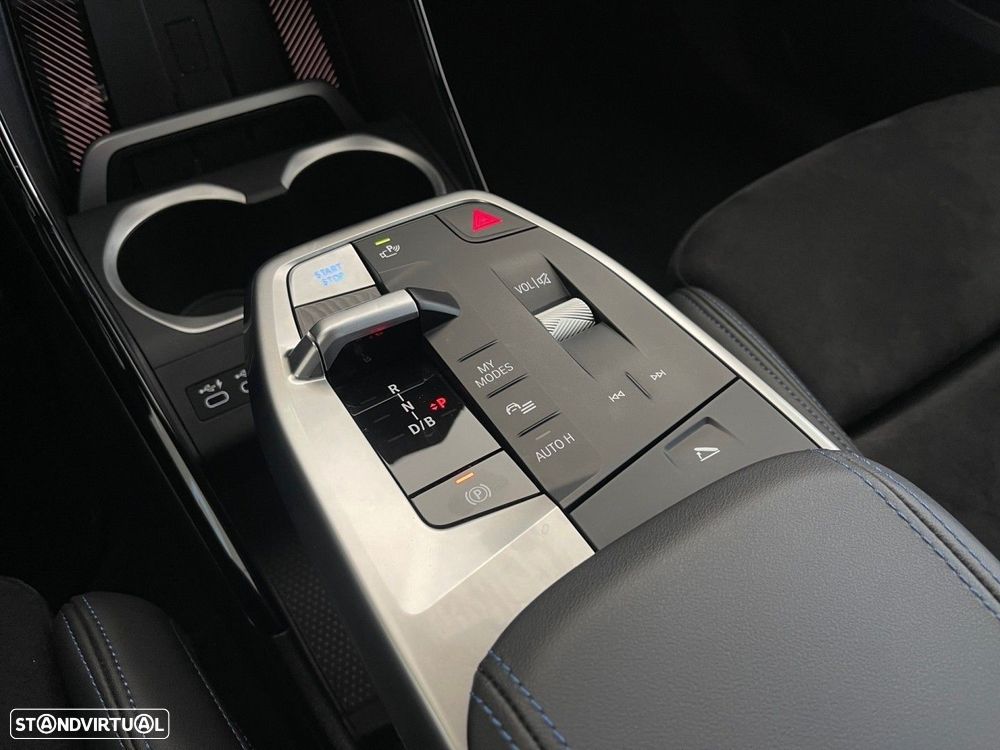 BMW iX1 eDrive20 M Sport Pack - 8