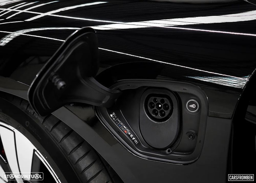 Porsche Taycan 4S - 33