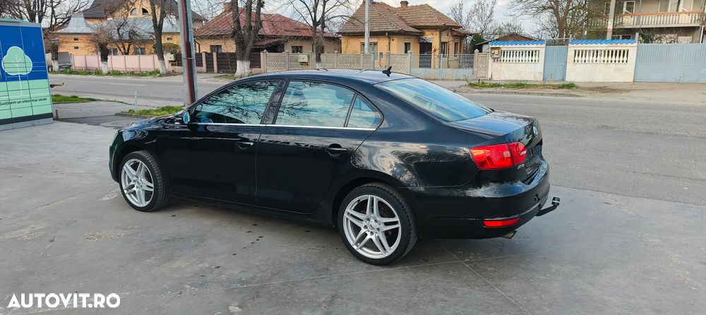 Volkswagen Jetta 1.6 TDI Blue Motion Technology Life - 14