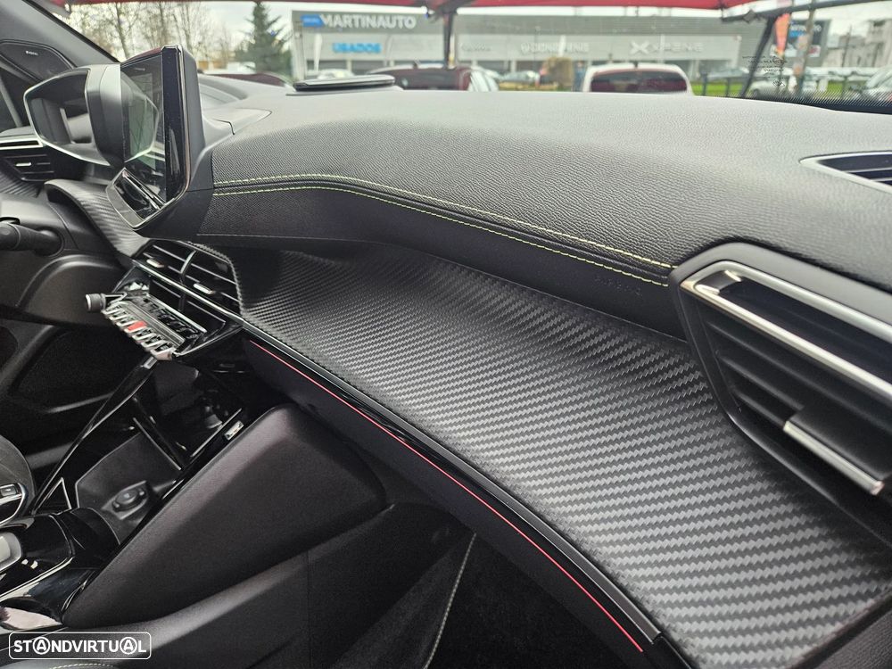 Peugeot 2008 1.2 PureTech GT EAT8 - 19