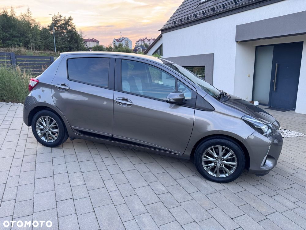 Toyota Yaris 1.5 Premium - 1