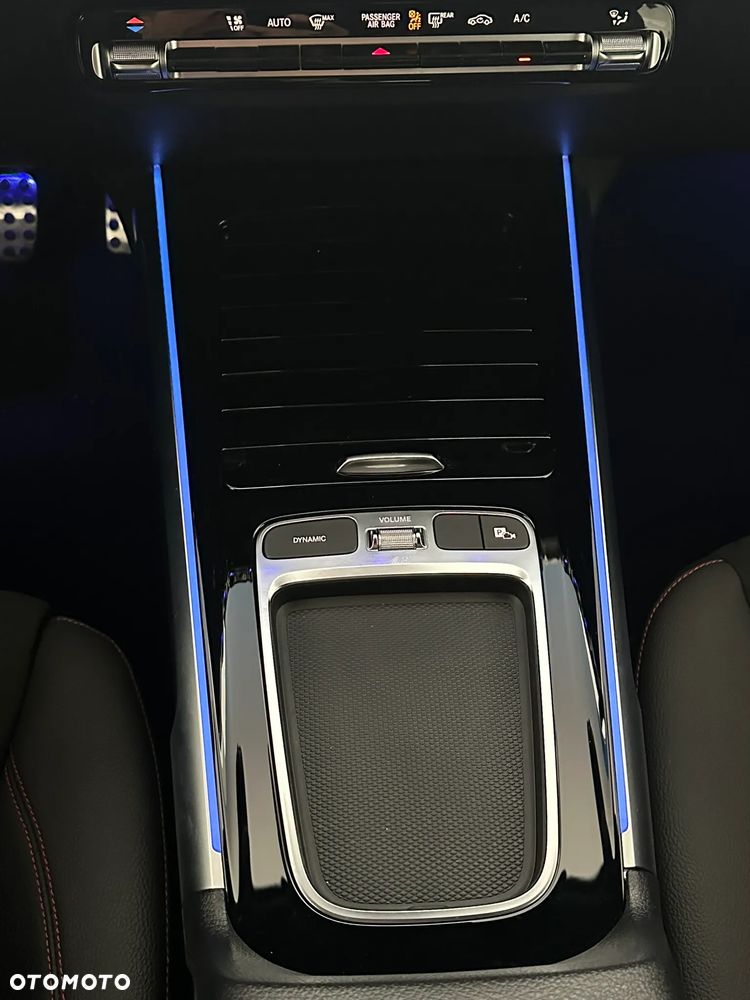 Mercedes-Benz GLB 200 mHEV AMG Line 7G-DCT - 12