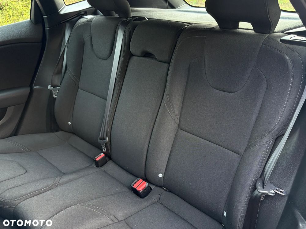 Volvo V40 T2 Momentum - 26