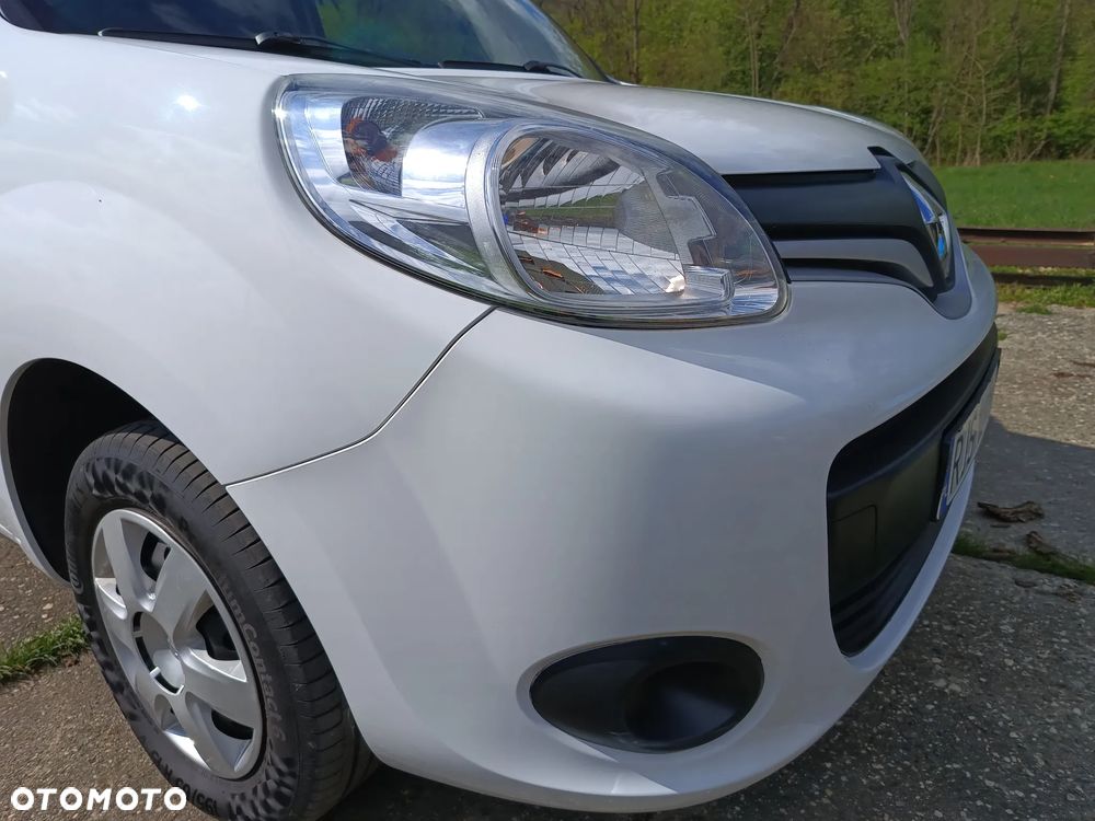 Renault Kangoo wersja MAXI LONG 1.5 diesel 110kM 2017 rok Bogate wyposażenie- WEBASTO, navigacja NISKI PRZEBIEG-142 tyś. SPRAWNY 100% ZAREJESTROWANY!! - 18