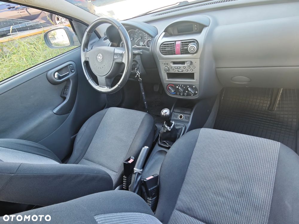 Opel Corsa 1.2 16V - 12