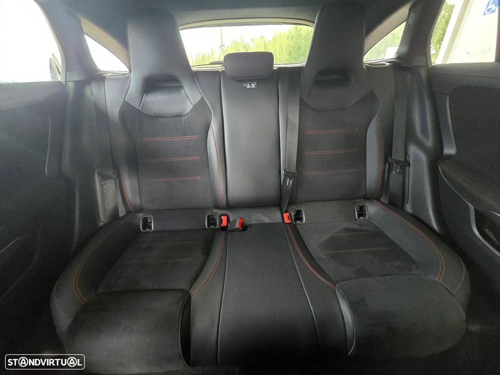 Mercedes-Benz CLA 180 d Shooting Brake AMG Line Aut. - 39