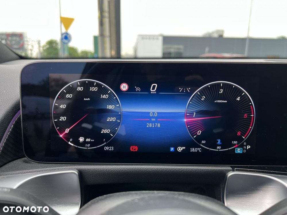 Mercedes-Benz GLB - 14