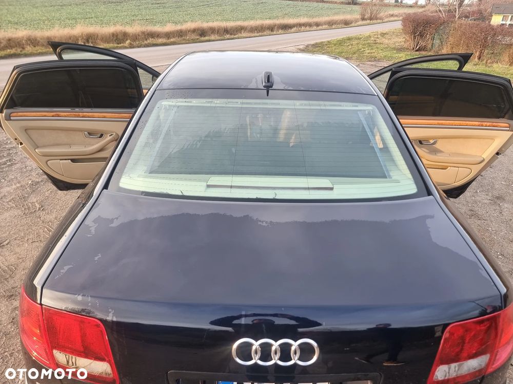 Audi A8 4.2 L Quattro - 21