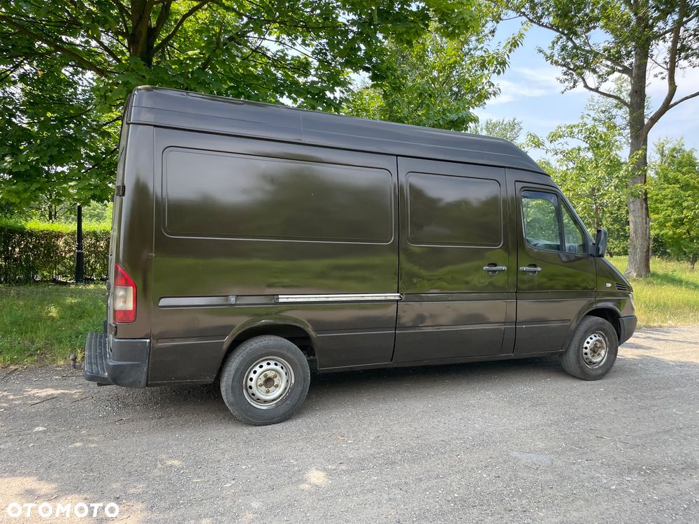 Mercedes-Benz Sprinter - 13