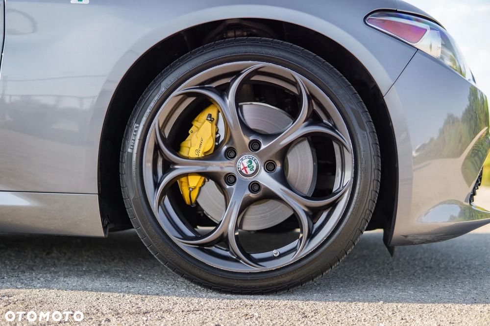 Alfa Romeo Giulia 2.0 Turbo 16V AT8-Q4 Veloce Ti - 23