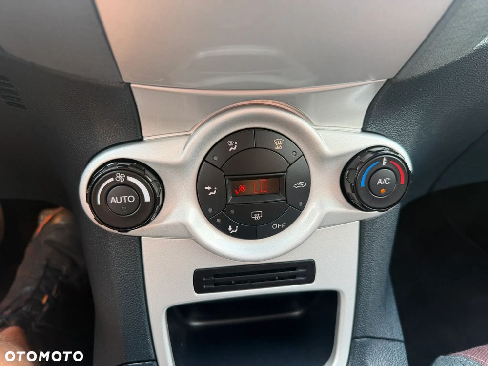 Ford Fiesta 1.4 Champions Edition - 14