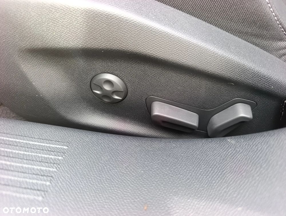 Opel Astra 1.2 Turbo Business Elegance - 23