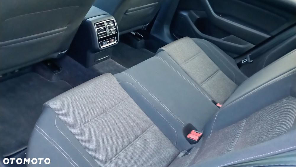 Volkswagen Passat - 13