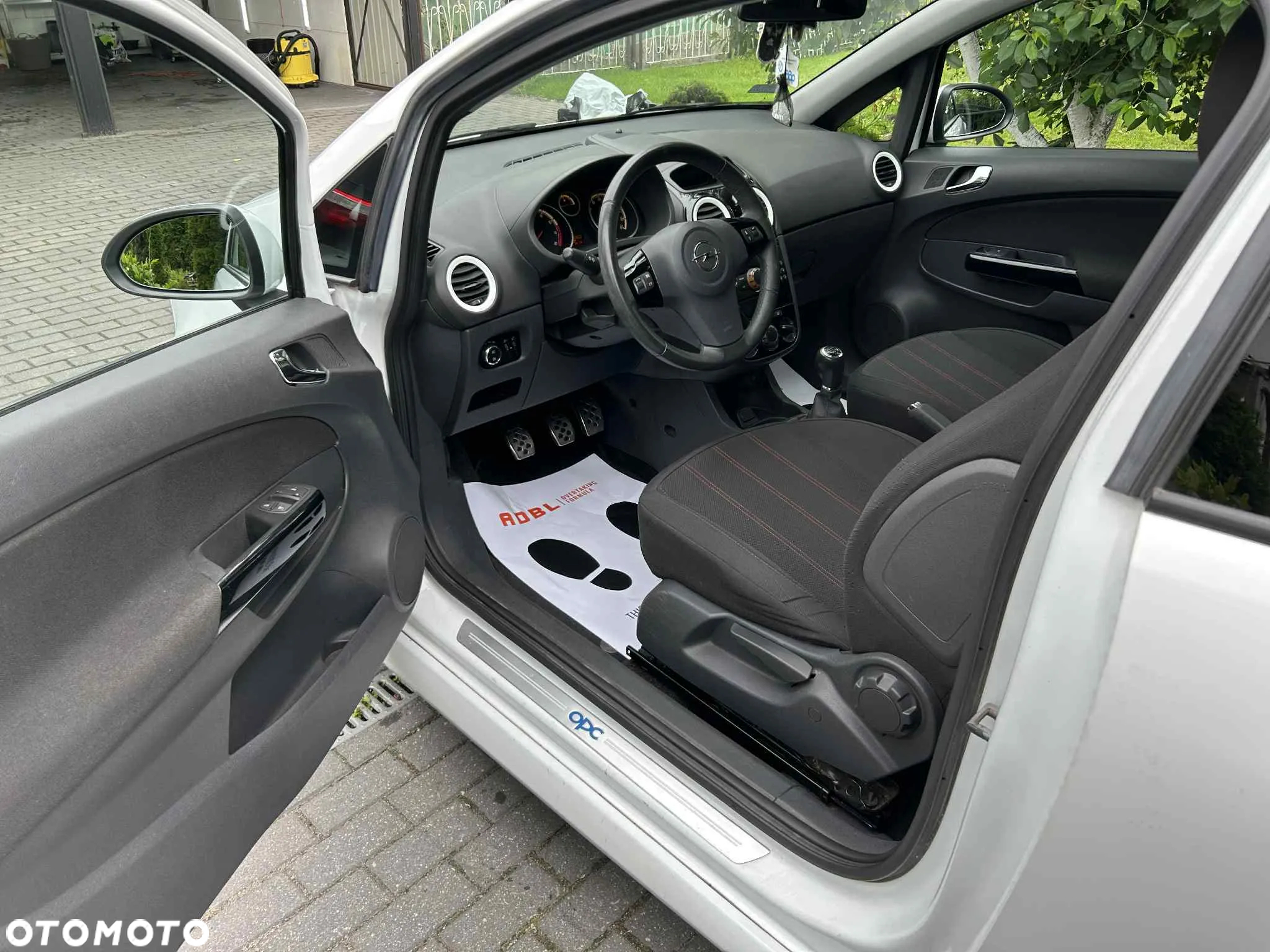 Opel Corsa 1.4 16V Edition - 8