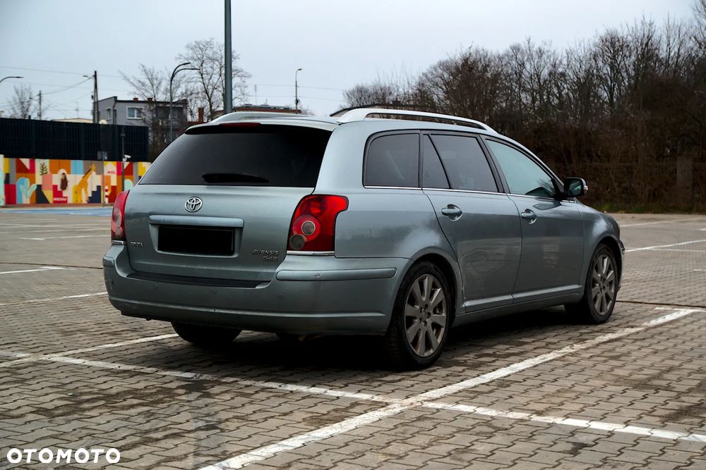 Toyota Avensis - 4
