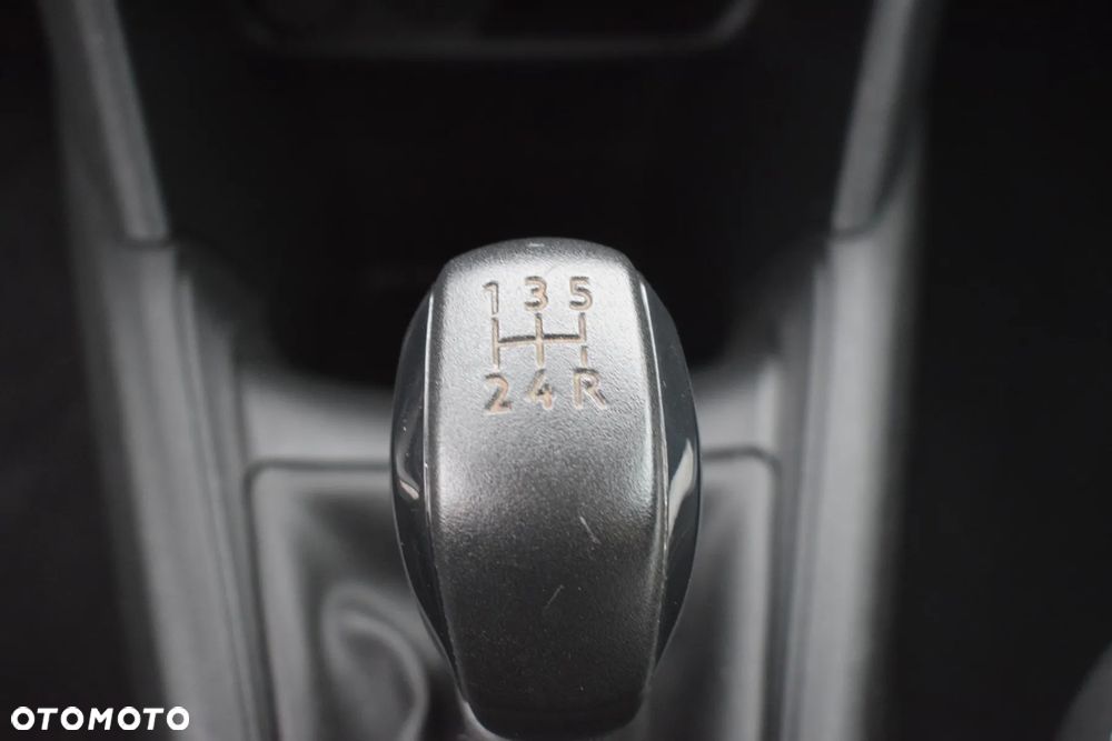 Peugeot 208 - 23