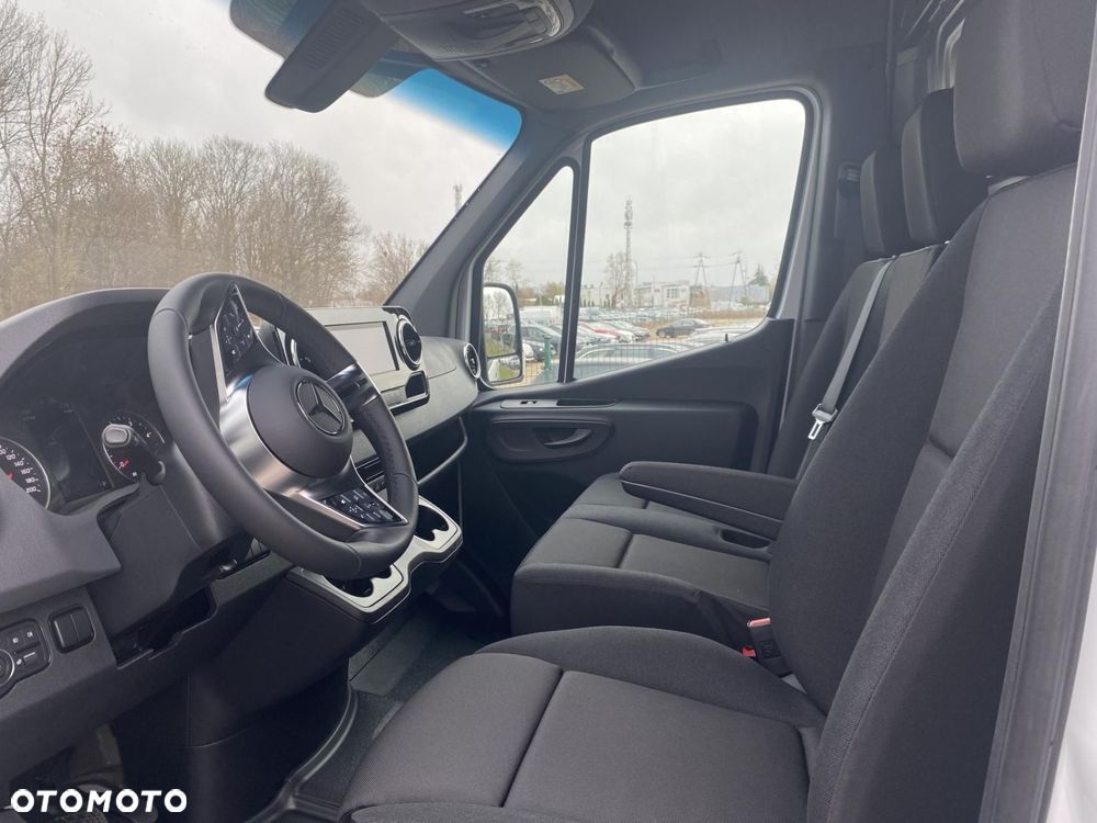 Mercedes-Benz Sprinter - 10