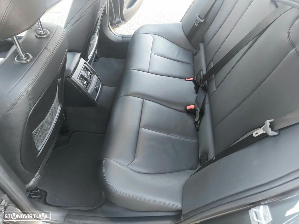 BMW 330 e iPerformance Line Luxury - 26