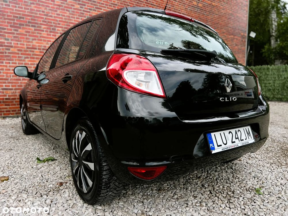 Renault Clio - 36