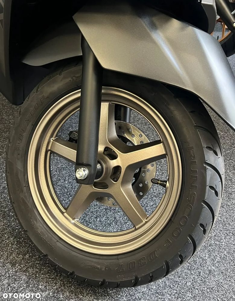 Suzuki Avenis - 7