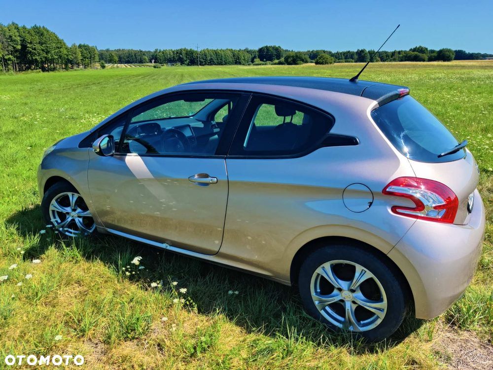 Peugeot 208 - 3