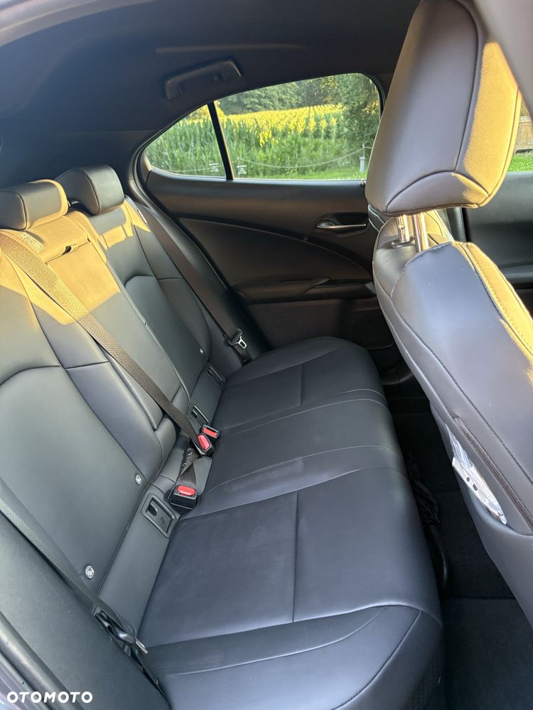 Lexus UX - 7